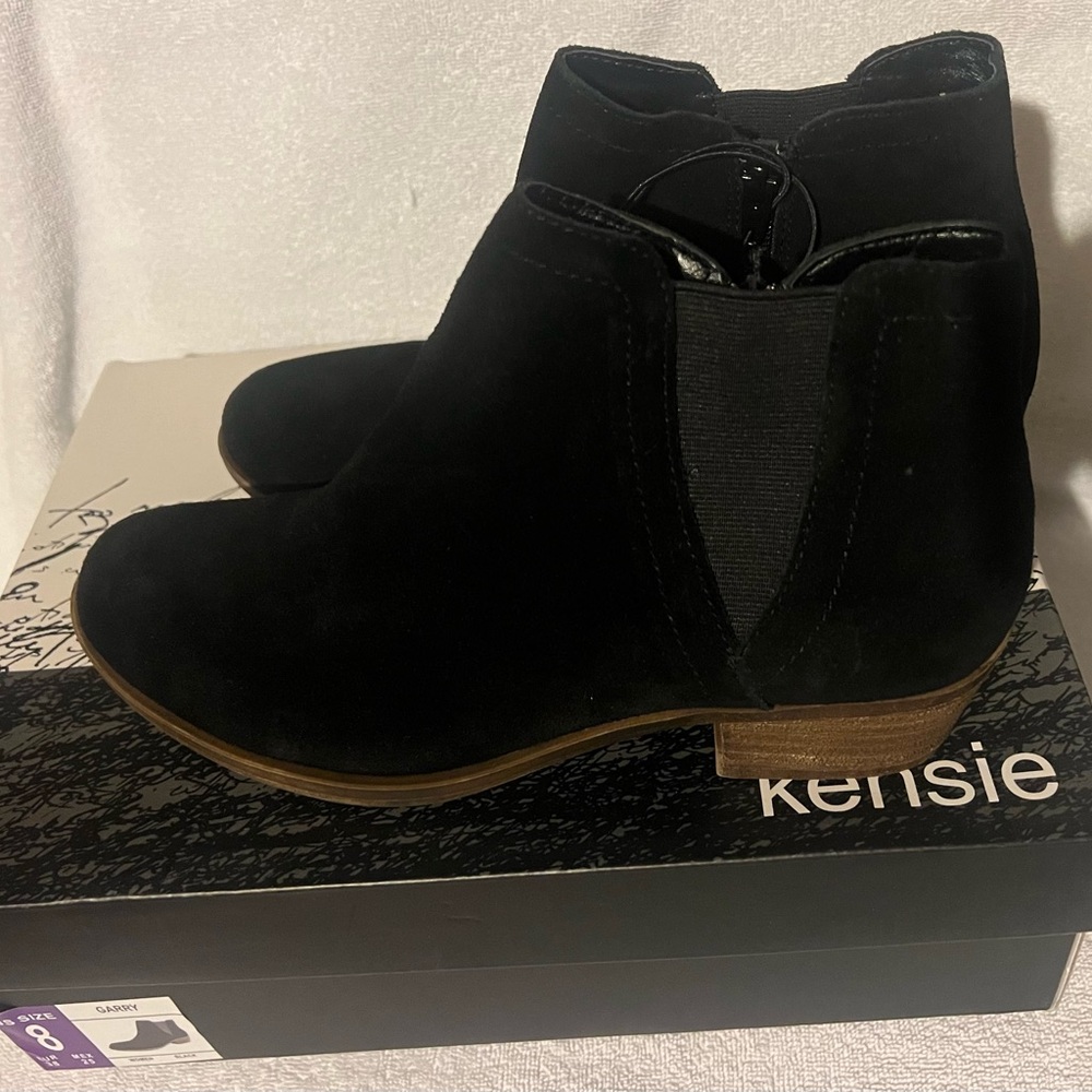 Kensie booties size 8 black suede brand new